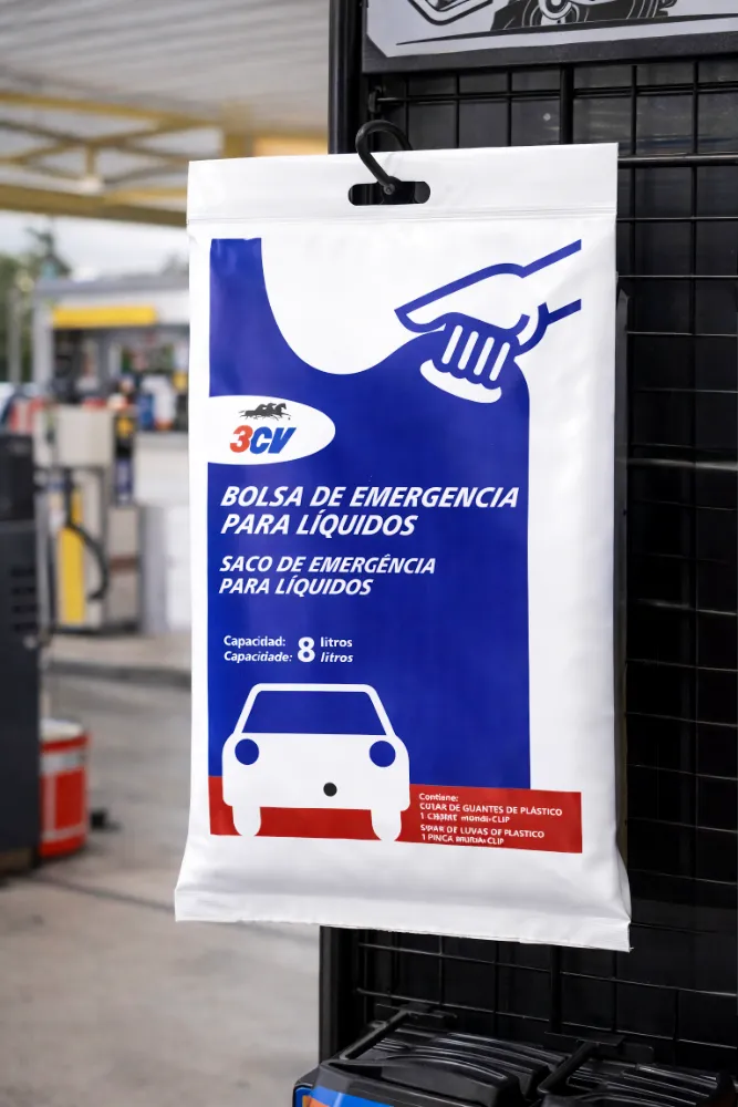 Bolsa de emergencia para líquidos con troquel para colgar fabricada por Plásticos Coimbra