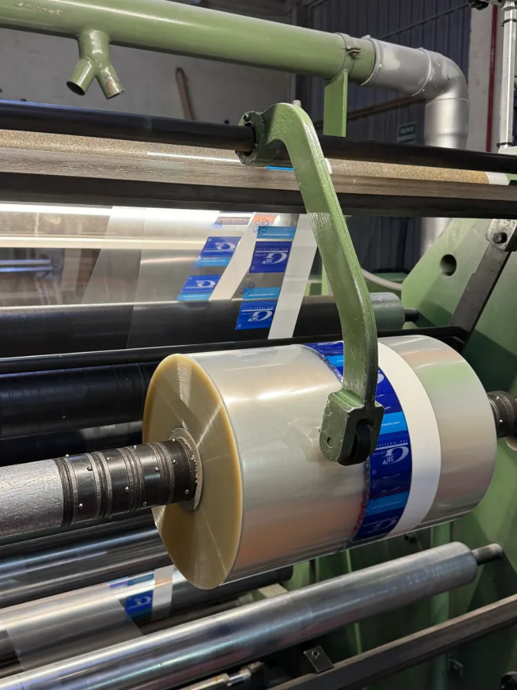 Maquinaria  de corte de fabricación de bolsas personalizadas - Plásticos Coimbra