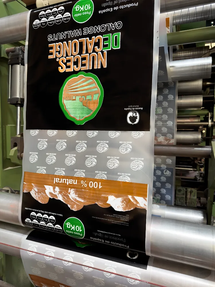 Bobina de film plástico impreso para envasado de frutos secos y nueces por Plásticos coimbra