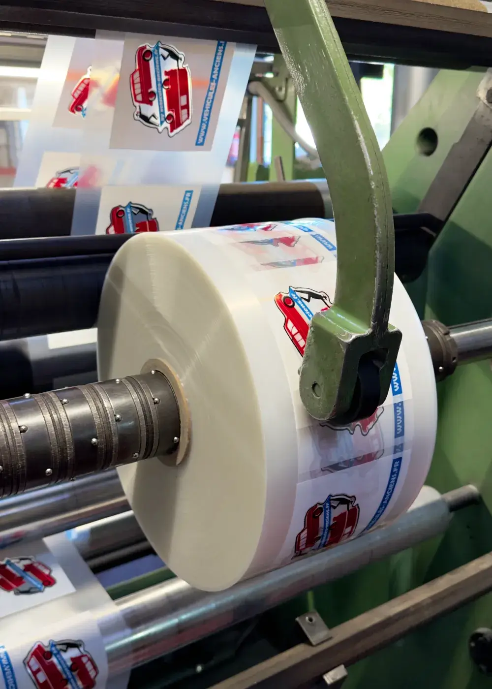 Bobina de plástico técnico y film impreso para uso industrial y envasado